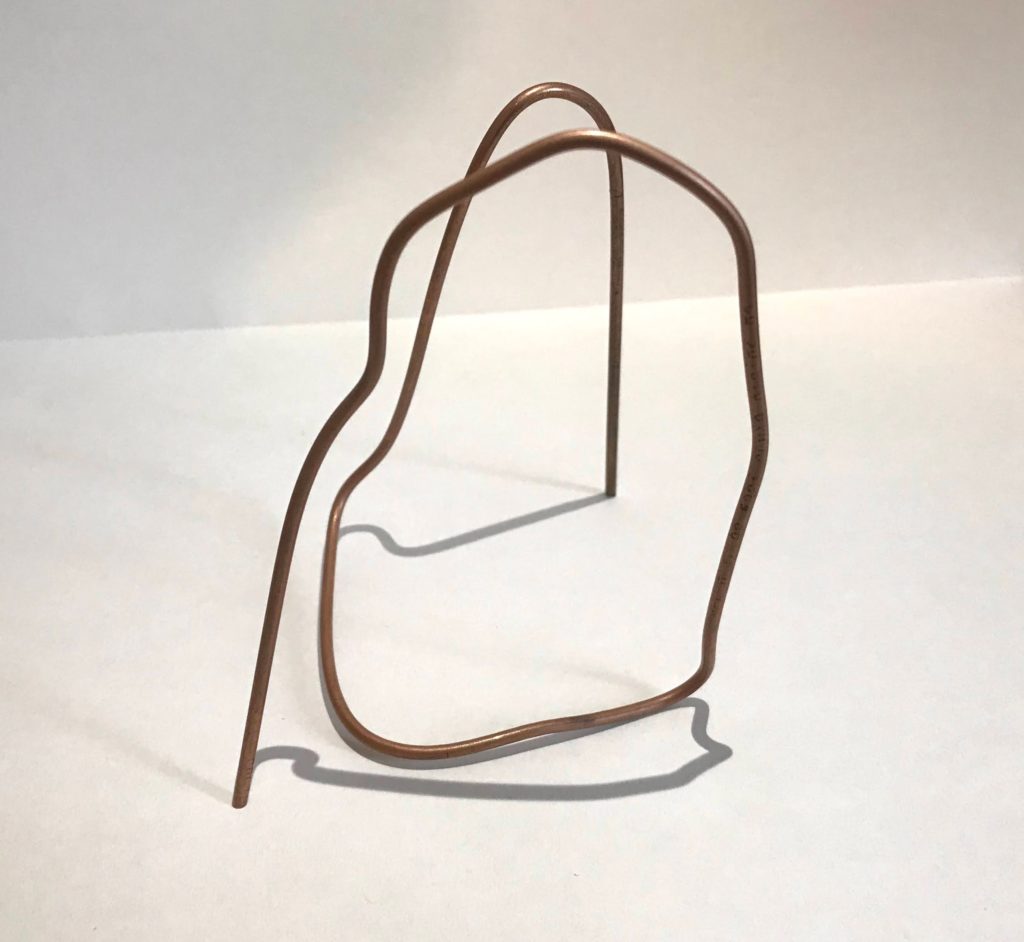Début de la première maquette, à partir des baguettes de sourcier que nous avons pliée.