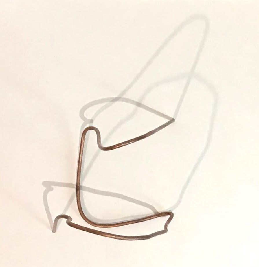 Début de la première maquette, à partir des baguettes de sourcier que nous avons pliée.